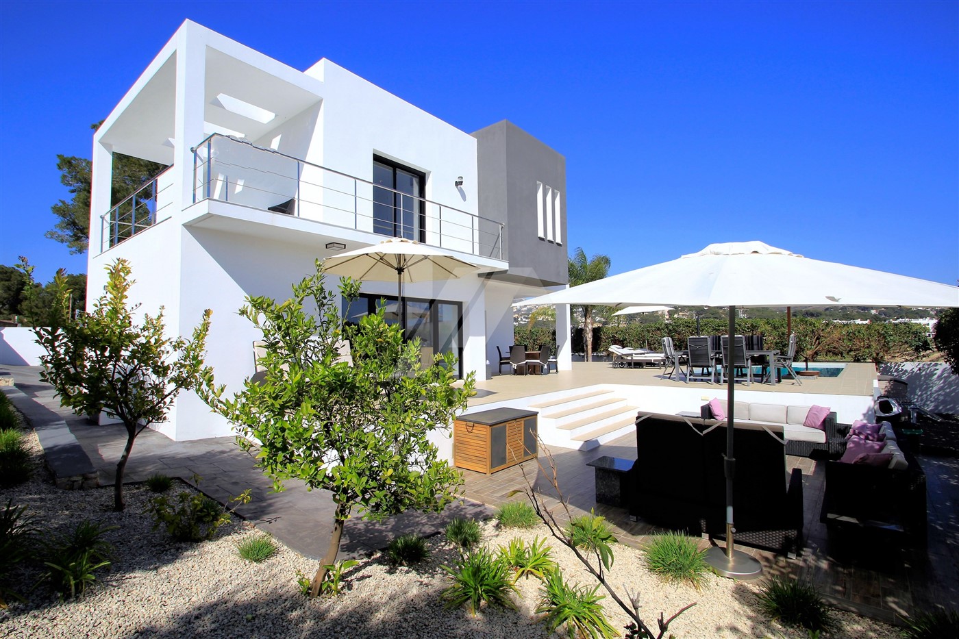 Villa moderne à vendre à Moraira, près de la ville.