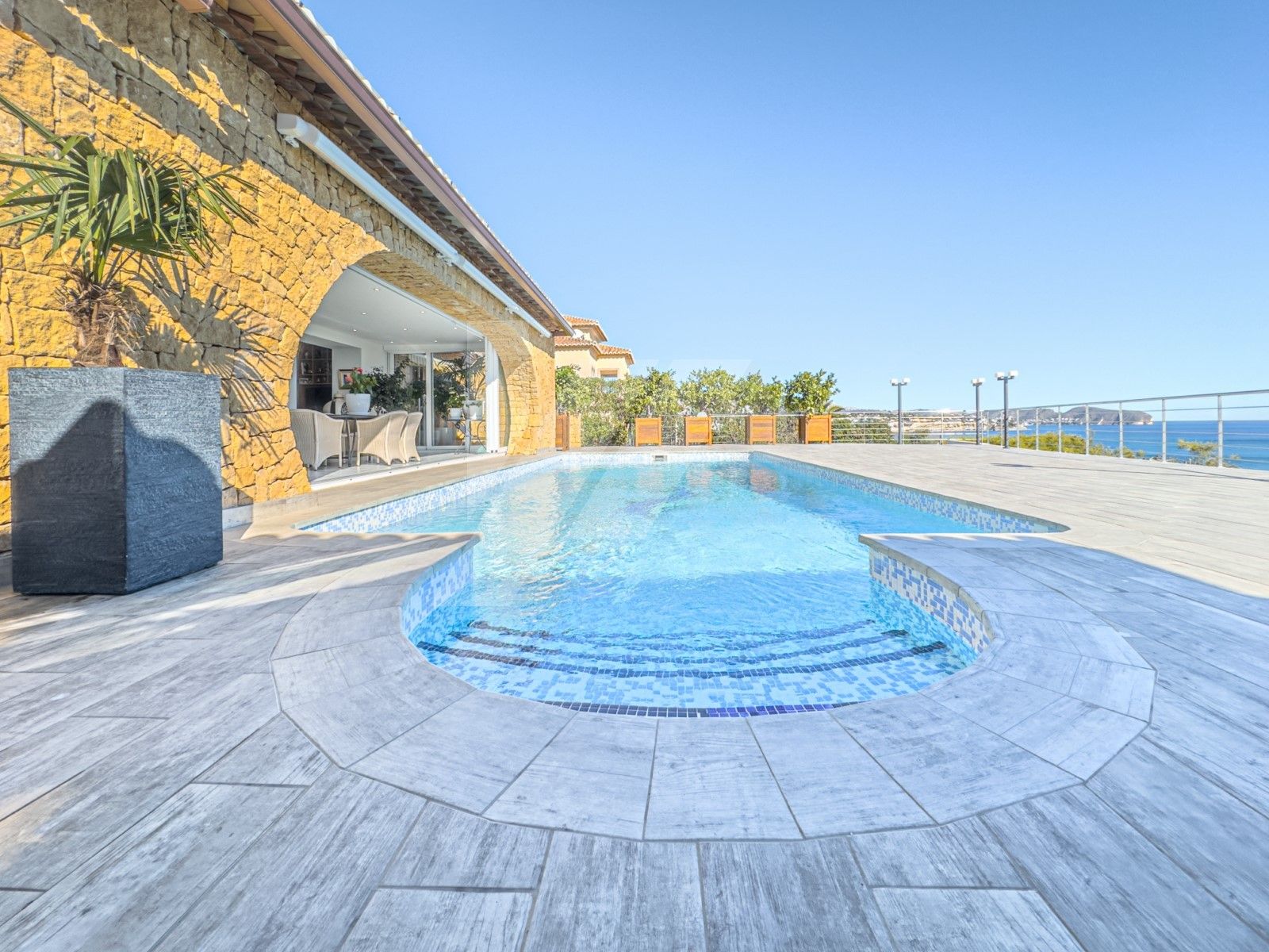 Villa à vendre avec vue sur la mer, à La Fustera, Benissa.