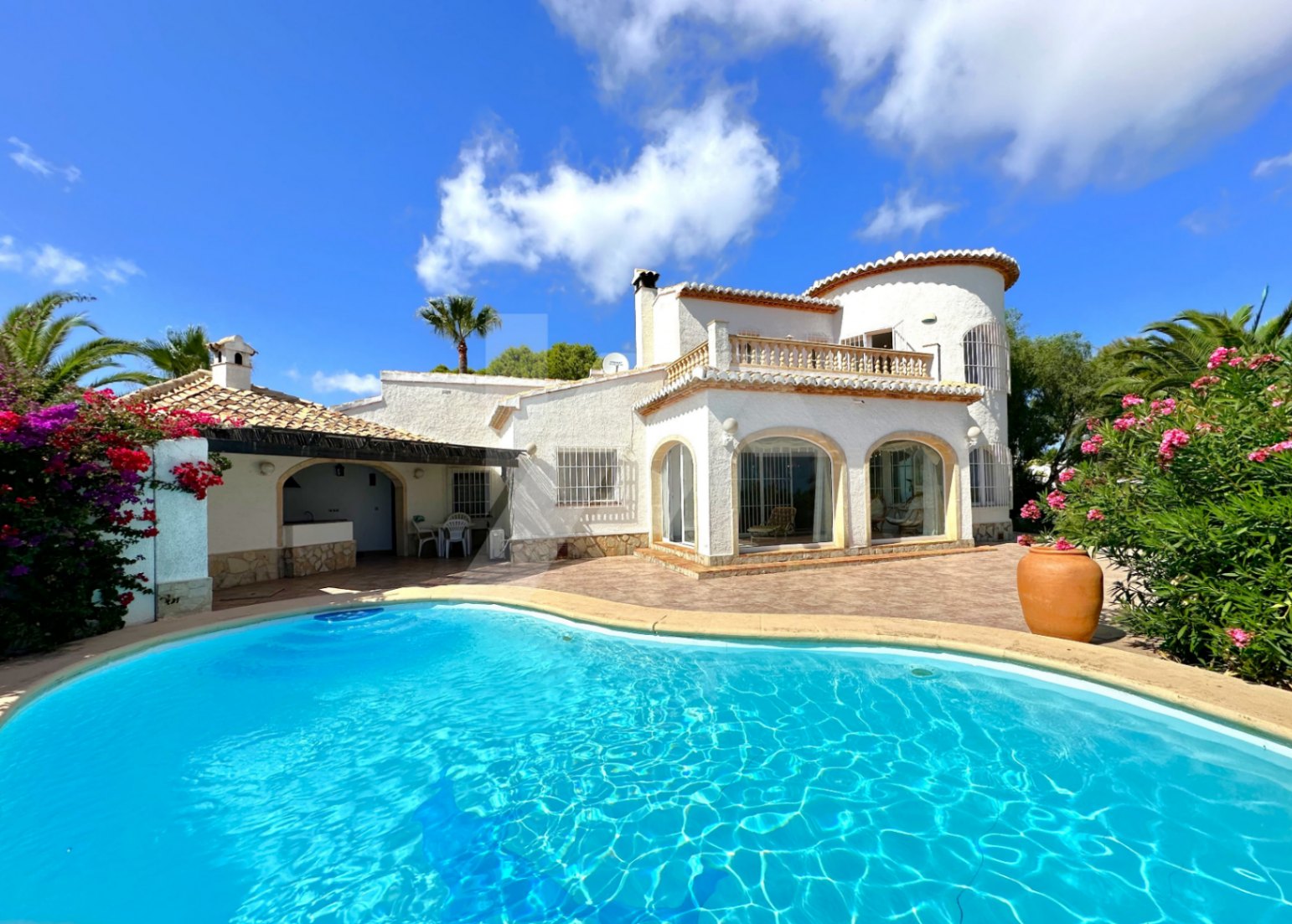 Villa avec vue panoramique sur la mer à vendre à Moraira, Benimeit.