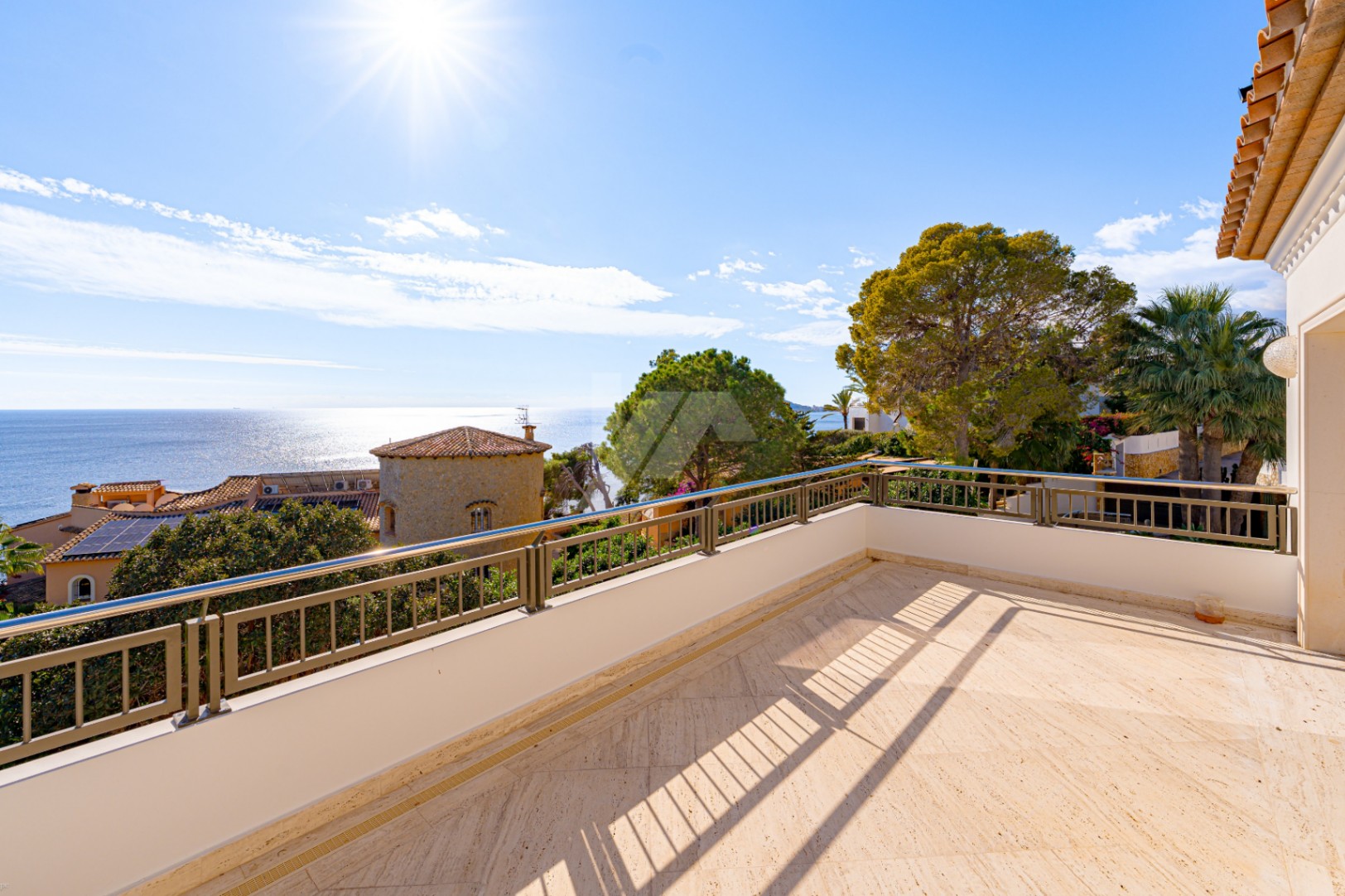 Villa de luxe en deuxième ligne à vendre à Moraira, avec vue sur la mer.