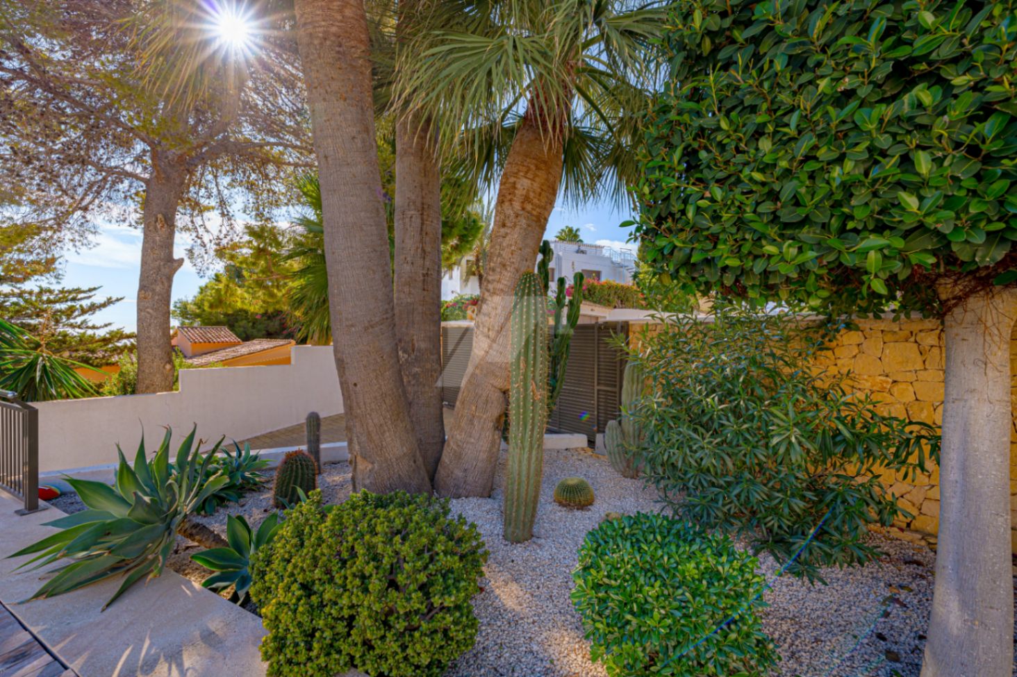 Villa de luxe en deuxième ligne à vendre à Moraira, avec vue sur la mer.