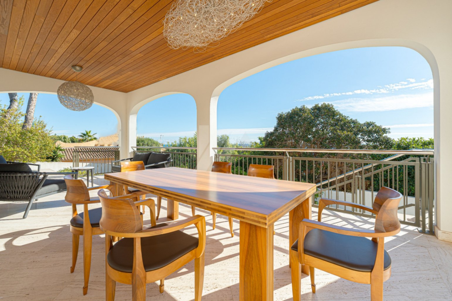 Villa de luxe en deuxième ligne à vendre à Moraira, avec vue sur la mer.