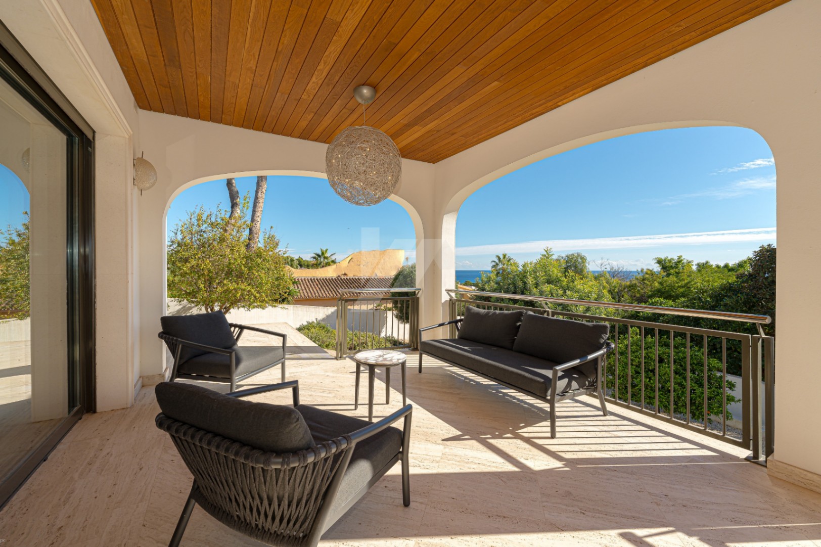 Villa de luxe en deuxième ligne à vendre à Moraira, avec vue sur la mer.