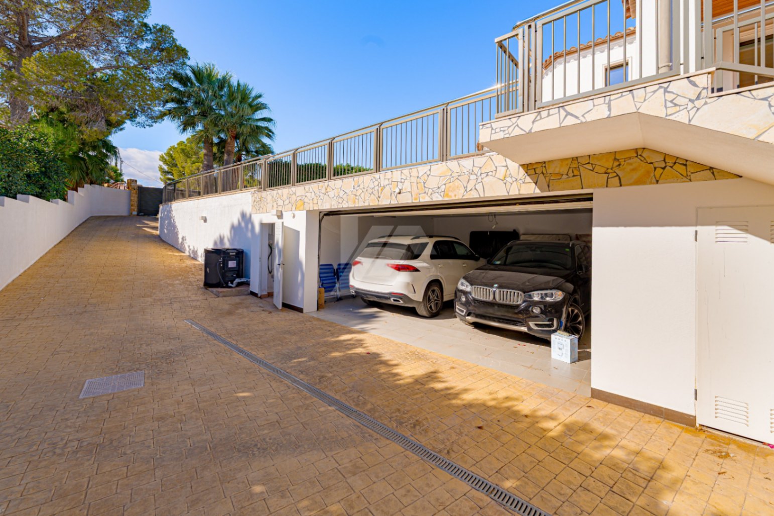 Villa de luxe en deuxième ligne à vendre à Moraira, avec vue sur la mer.