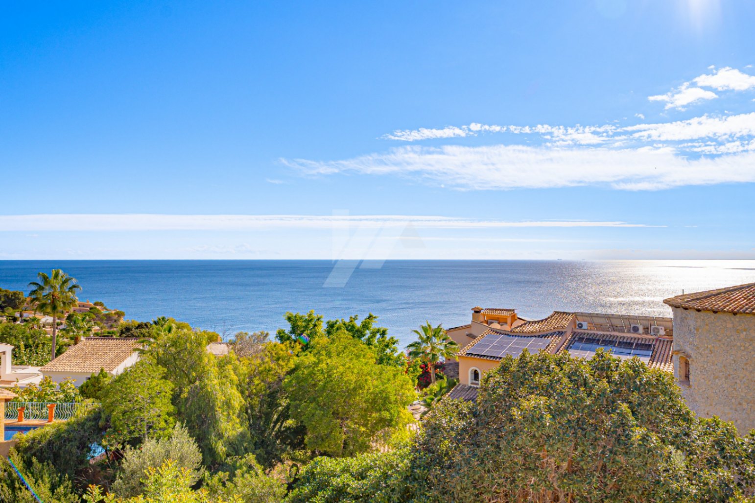 Villa de luxe en deuxième ligne à vendre à Moraira, avec vue sur la mer.