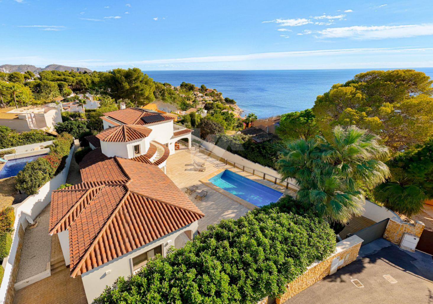 Villa de luxe en deuxième ligne à vendre à Moraira, avec vue sur la mer.