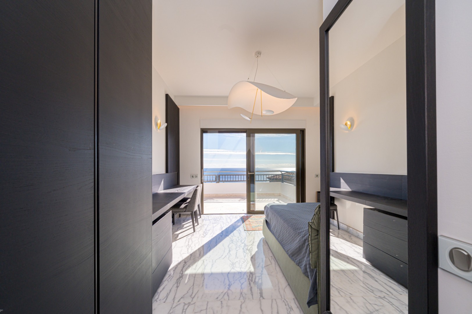Villa de luxe en deuxième ligne à vendre à Moraira, avec vue sur la mer.