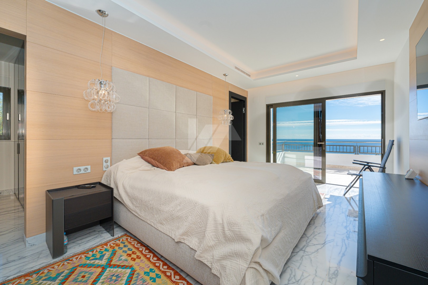 Villa de luxe en deuxième ligne à vendre à Moraira, avec vue sur la mer.