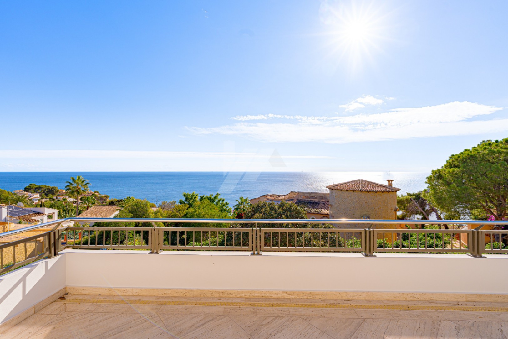 Villa de luxe en deuxième ligne à vendre à Moraira, avec vue sur la mer.