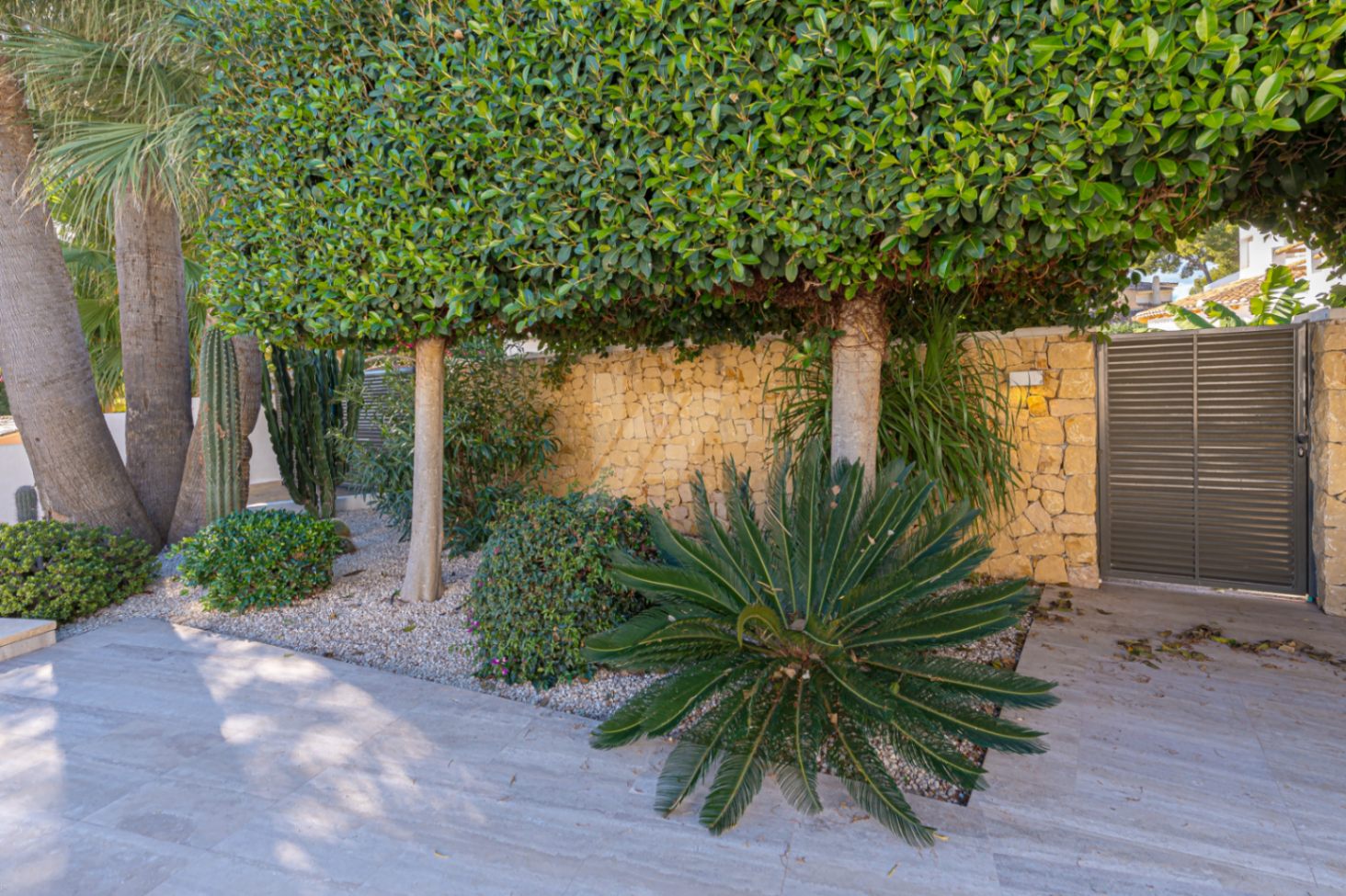Villa de luxe en deuxième ligne à vendre à Moraira, avec vue sur la mer.