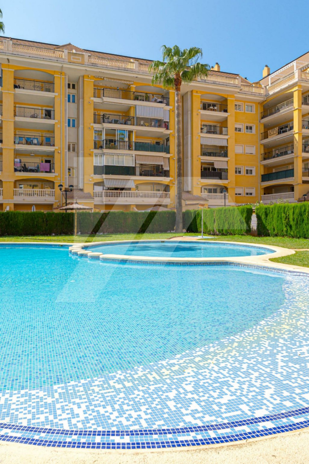 Appartement en attique avec piscine à vendre à Denia, Costa Blanca.