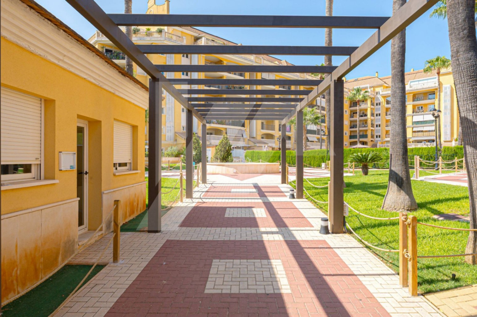 Appartement en attique avec piscine à vendre à Denia, Costa Blanca.