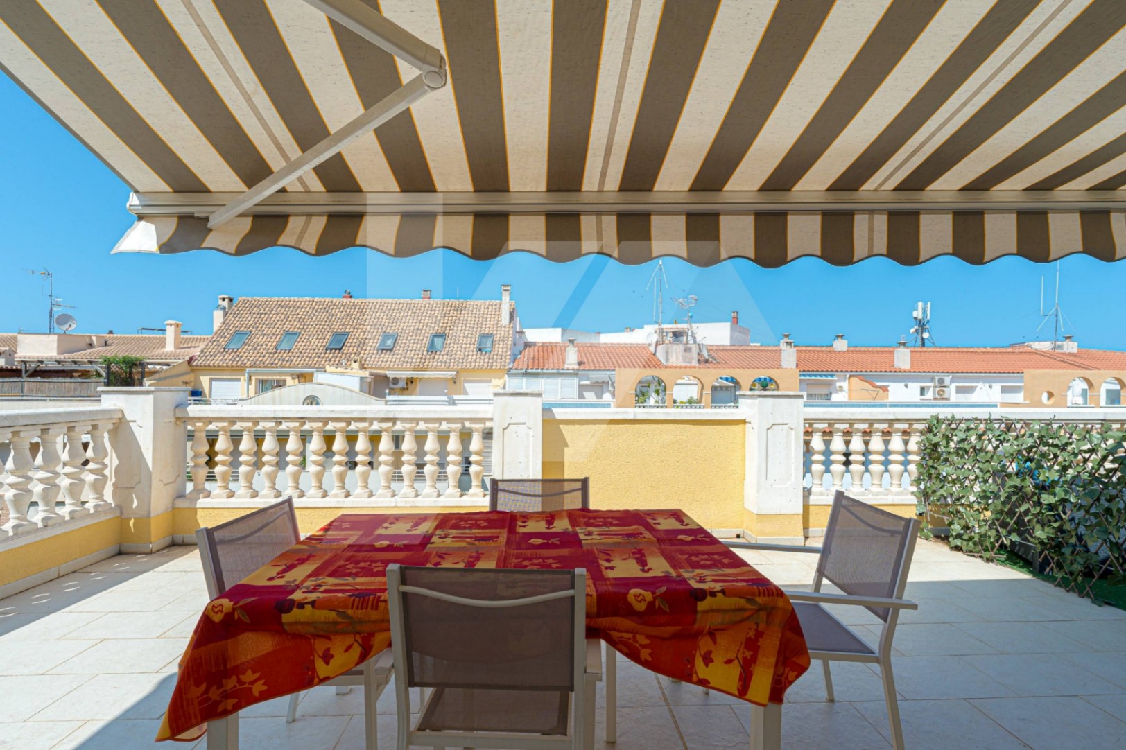 Appartement en attique avec piscine à vendre à Denia, Costa Blanca.