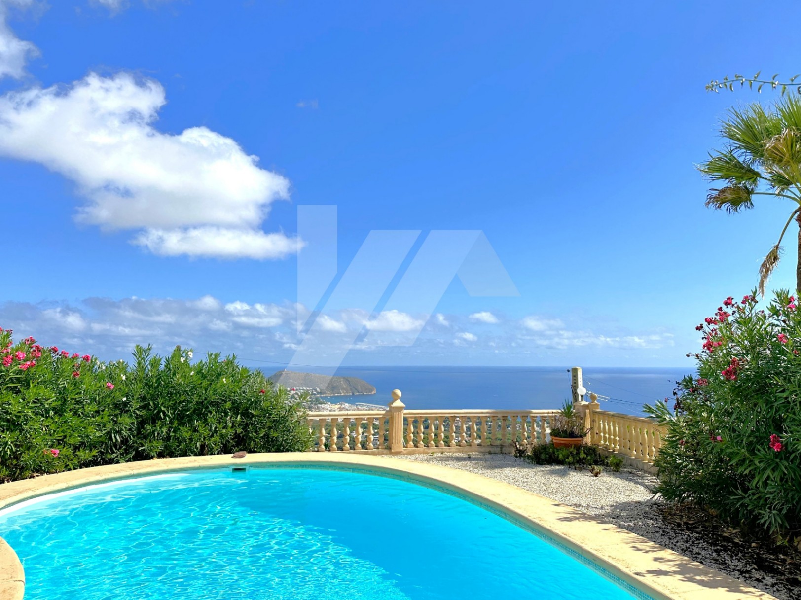 Villa avec vue panoramique sur la mer à vendre à Moraira, Costa Blanca.