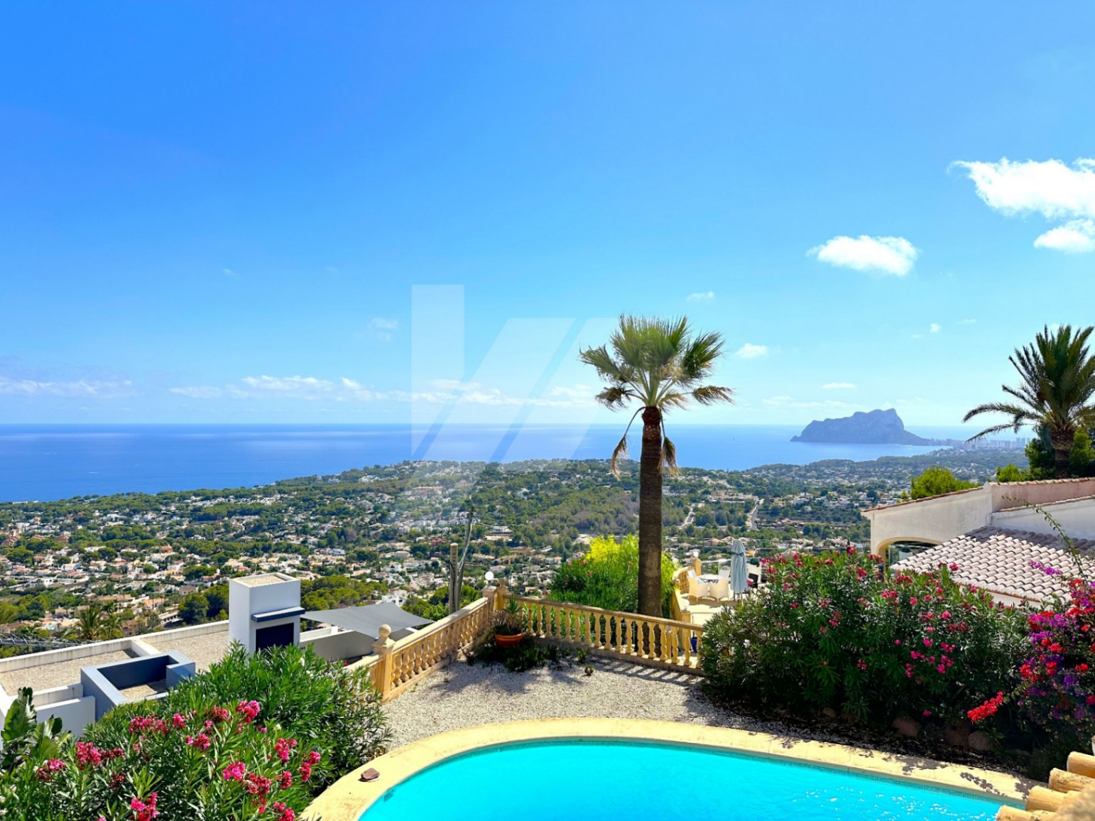 Villa avec vue panoramique sur la mer à vendre à Moraira, Costa Blanca.