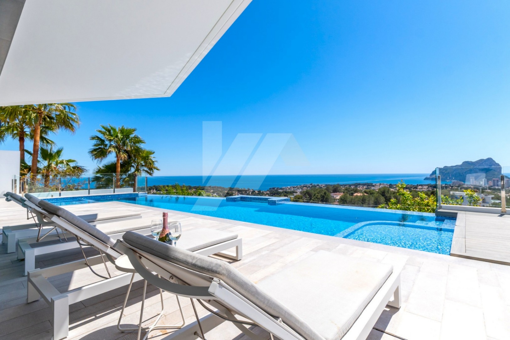 Villa de luxe avec vue panoramique sur la mer à vendre à Benissa, Costa Blanca.