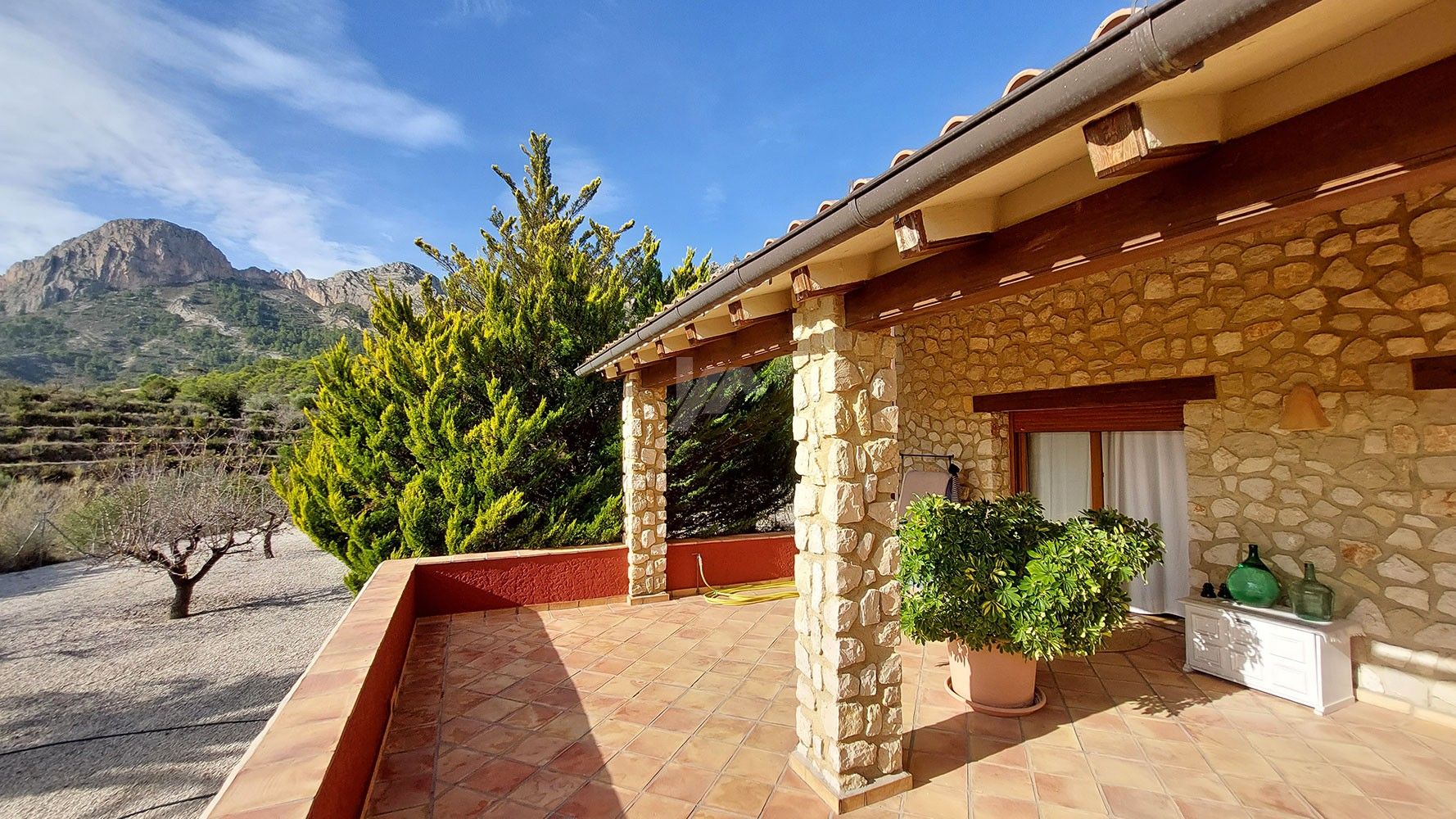 Finca rustique à vendre avec vue sur la mer et la montagne à Finestrat, Costa Blanca