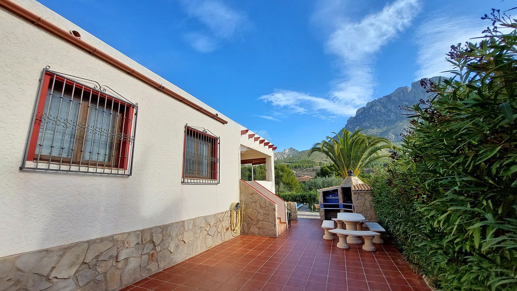 Finca rustique à vendre avec vue sur la mer et la montagne à Finestrat, Costa Blanca