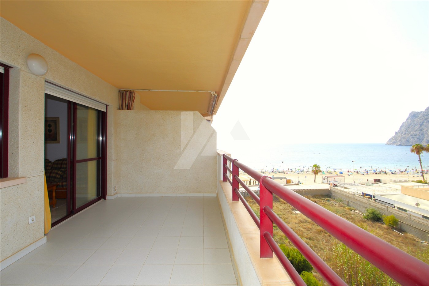 Appartement avec vue sur la mer dans la première ligne de Calpe, Costa Blanca.
