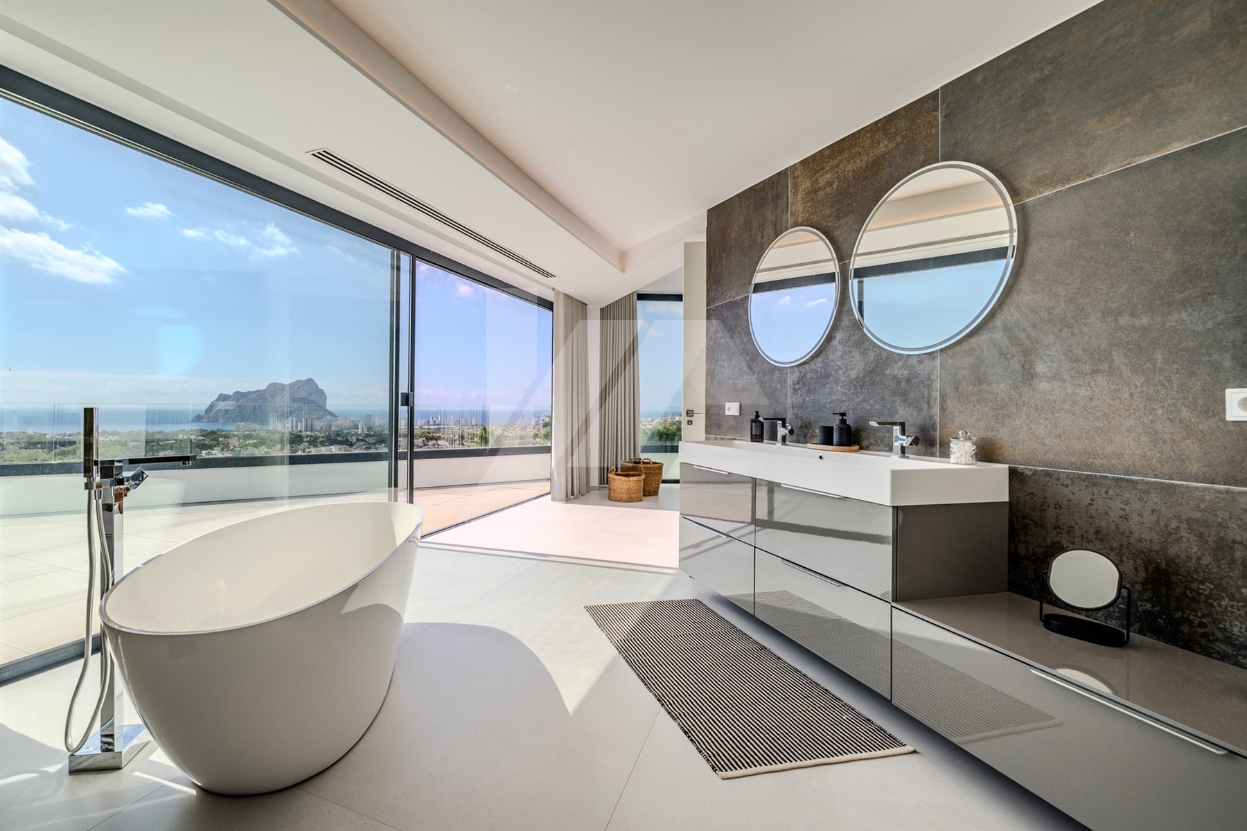 Villa de Luxe avec Vues Panoramiques sur la Mer et le Rocher d'Ifach, Benissa.