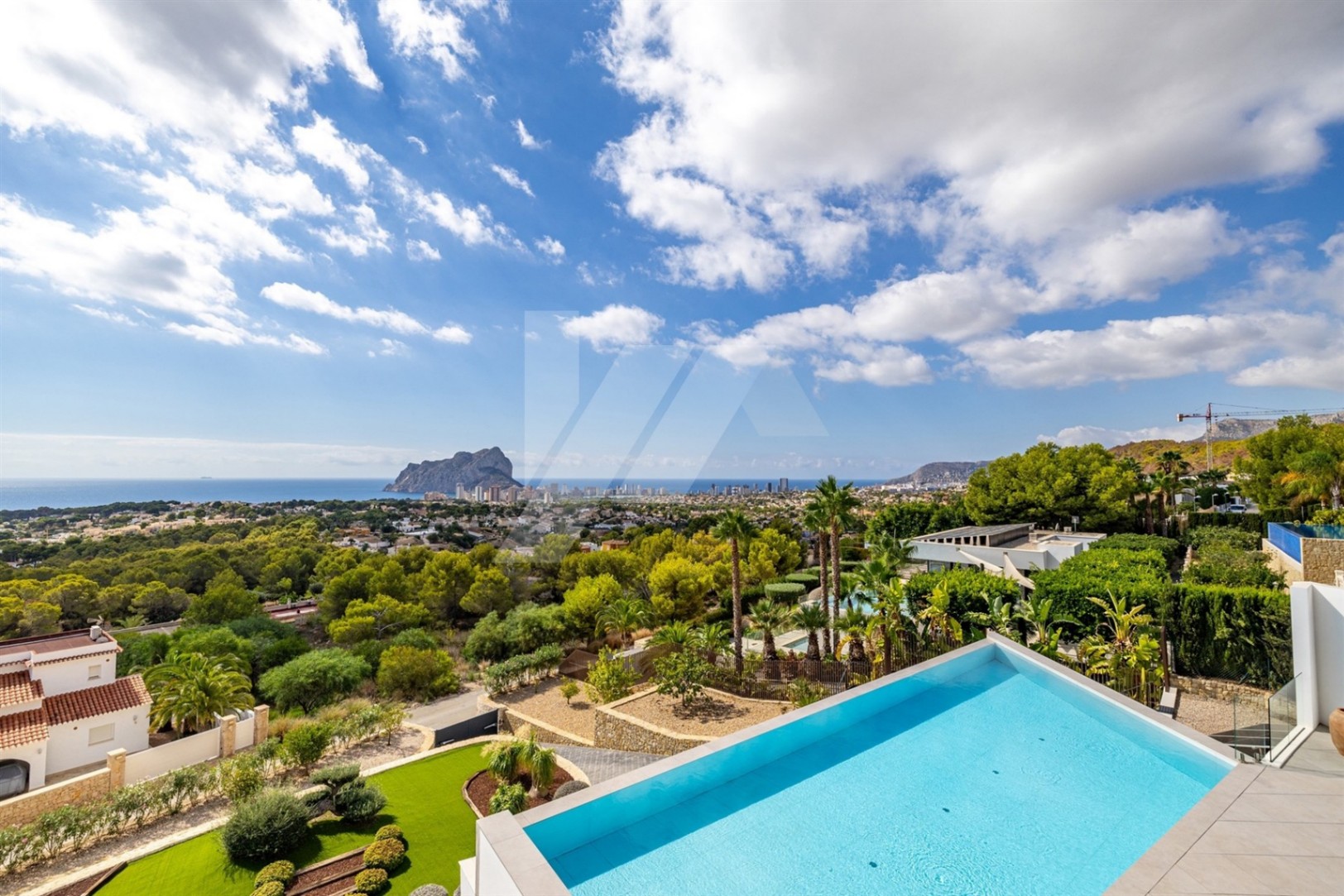 Villa de Luxe avec Vues Panoramiques sur la Mer et le Rocher d'Ifach, Benissa.