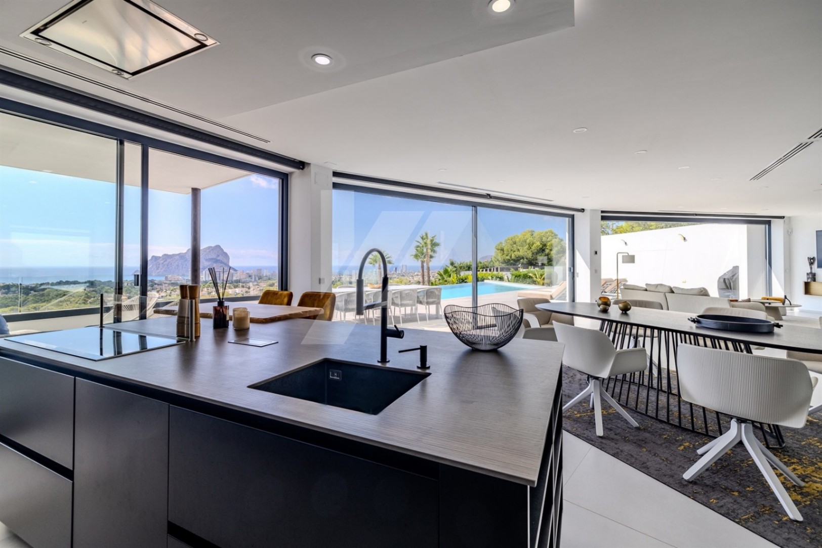 Villa de Luxe avec Vues Panoramiques sur la Mer et le Rocher d'Ifach, Benissa.