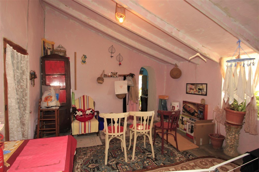 Maison de village historique à vendre.