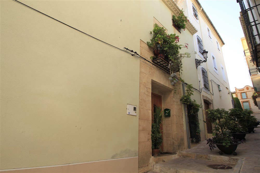 Maison de village historique à vendre.