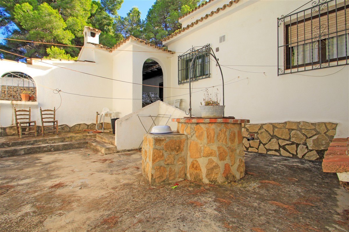 Villa à vendre à Moraira, à distance de marche de la ville.