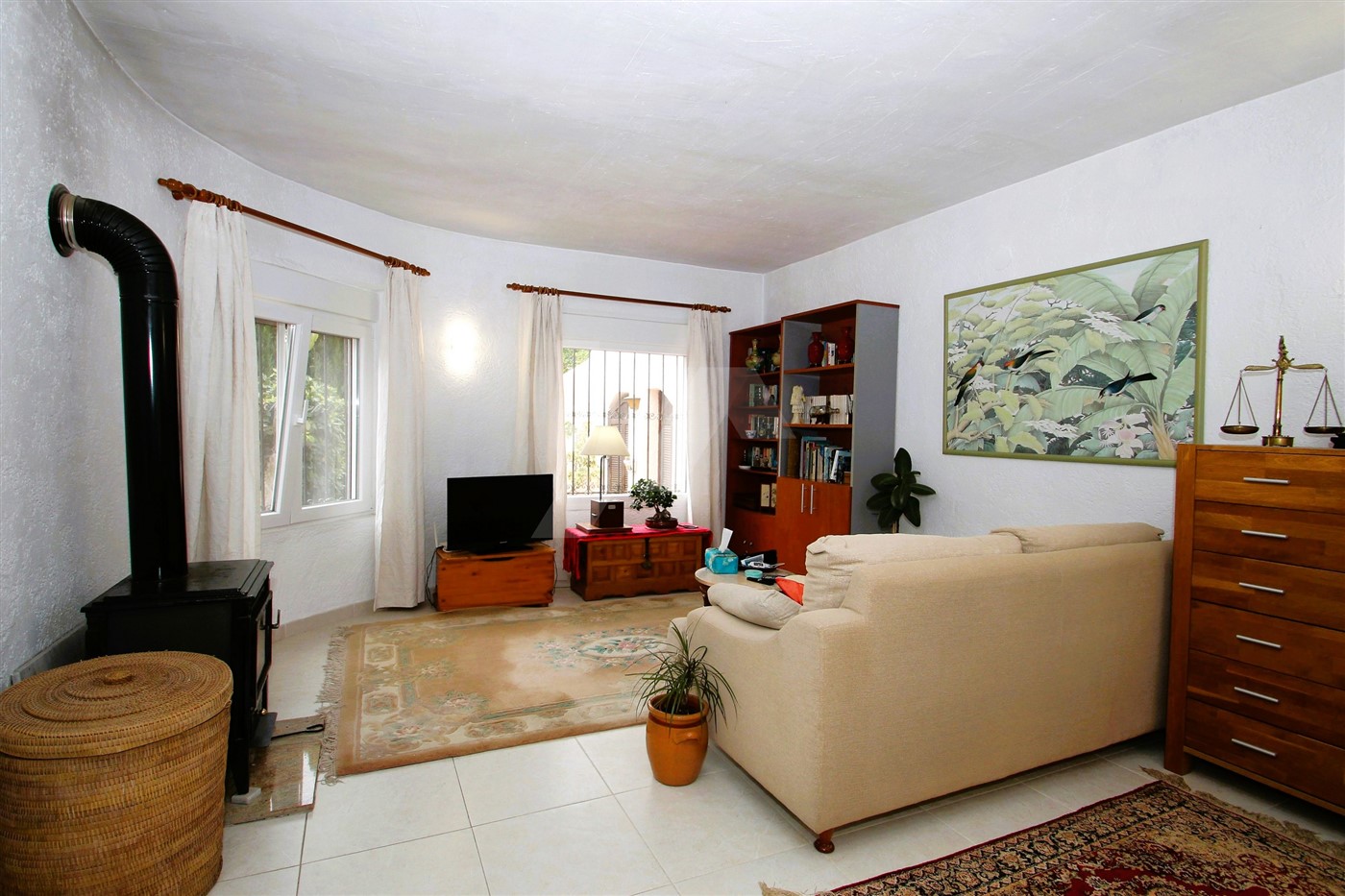 Villa à vendre à Moraira sur un double terrain, proche de la ville.